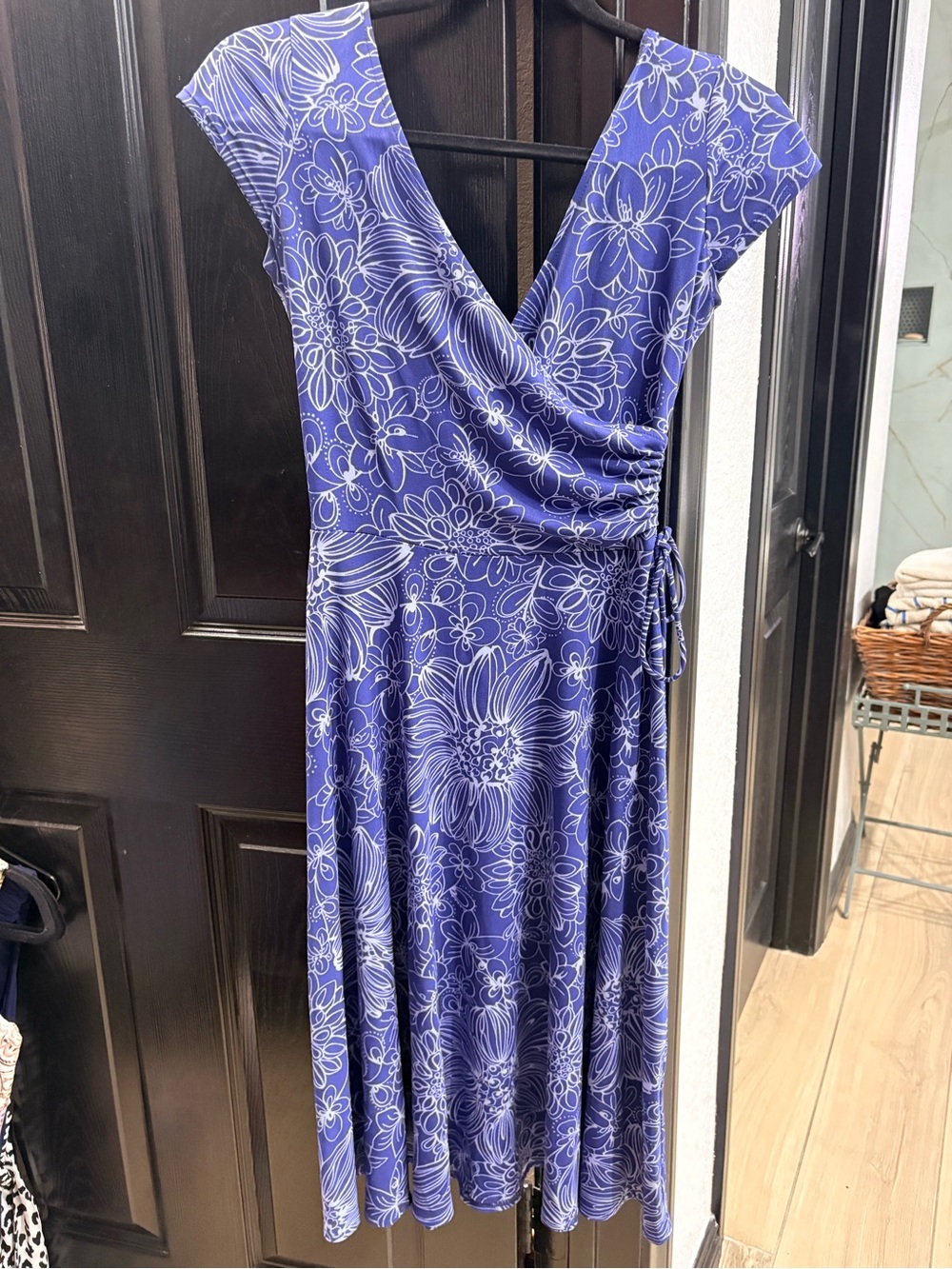 New York & Company Blue Floral V-Neck Wrap Midi Dress
